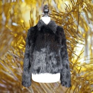 Cider NWT Black Hook Front Fuzzy Faux Fur Cropped Jacket Size M